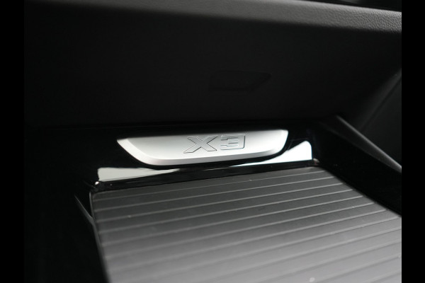BMW X3 xDrive30e Advantage FACELIFT PHEV 293pk Dealer O.H. | Trekhaak Af Fabriek | Panodak | 360 Camera | Lederen Sportstoelen & Stuur Verwarmd | Apple Carplay | Navigatie | DAB | Virtual Cockpit | Plug In Hybrid |