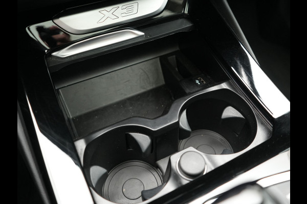 BMW X3 xDrive30e Advantage FACELIFT PHEV 293pk Dealer O.H. | Trekhaak Af Fabriek | Panodak | 360 Camera | Lederen Sportstoelen & Stuur Verwarmd | Apple Carplay | Navigatie | DAB | Virtual Cockpit | Plug In Hybrid |