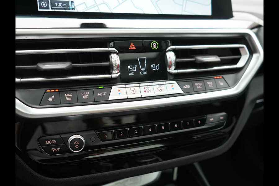 BMW X3 xDrive30e Advantage FACELIFT PHEV 293pk Dealer O.H. | Trekhaak Af Fabriek | Panodak | 360 Camera | Lederen Sportstoelen & Stuur Verwarmd | Apple Carplay | Navigatie | DAB | Virtual Cockpit | Plug In Hybrid |