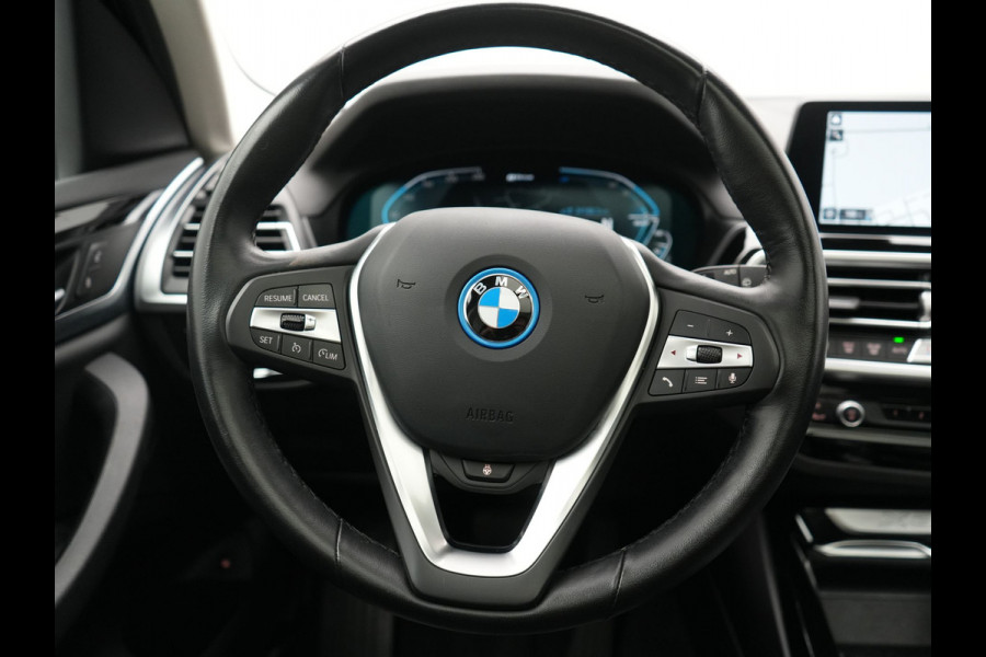 BMW X3 xDrive30e Advantage FACELIFT PHEV 293pk Dealer O.H. | Trekhaak Af Fabriek | Panodak | 360 Camera | Lederen Sportstoelen & Stuur Verwarmd | Apple Carplay | Navigatie | DAB | Virtual Cockpit | Plug In Hybrid |