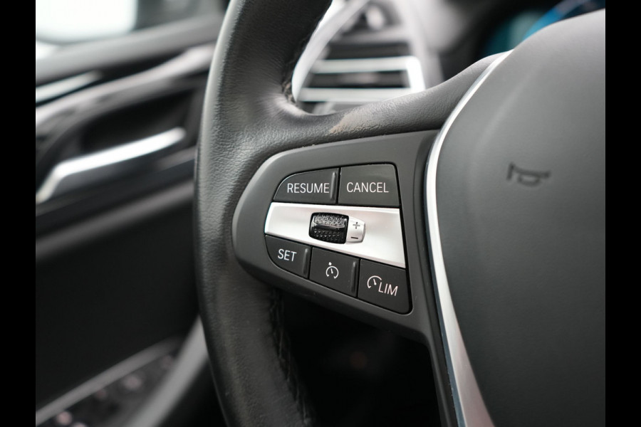 BMW X3 xDrive30e Advantage FACELIFT PHEV 293pk Dealer O.H. | Trekhaak Af Fabriek | Panodak | 360 Camera | Lederen Sportstoelen & Stuur Verwarmd | Apple Carplay | Navigatie | DAB | Virtual Cockpit | Plug In Hybrid |