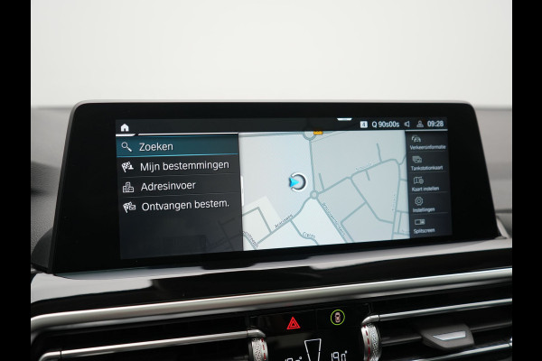 BMW X3 xDrive30e Advantage FACELIFT PHEV 293pk Dealer O.H. | Trekhaak Af Fabriek | Panodak | 360 Camera | Lederen Sportstoelen & Stuur Verwarmd | Apple Carplay | Navigatie | DAB | Virtual Cockpit | Plug In Hybrid |