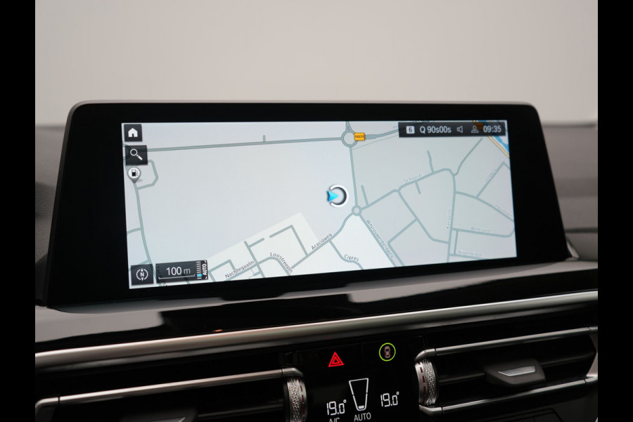 BMW X3 xDrive30e Advantage FACELIFT PHEV 293pk Dealer O.H. | Trekhaak Af Fabriek | Panodak | 360 Camera | Lederen Sportstoelen & Stuur Verwarmd | Apple Carplay | Navigatie | DAB | Virtual Cockpit | Plug In Hybrid |
