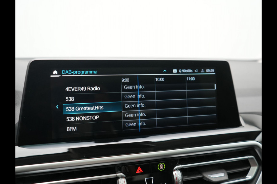 BMW X3 xDrive30e Advantage FACELIFT PHEV 293pk Dealer O.H. | Trekhaak Af Fabriek | Panodak | 360 Camera | Lederen Sportstoelen & Stuur Verwarmd | Apple Carplay | Navigatie | DAB | Virtual Cockpit | Plug In Hybrid |