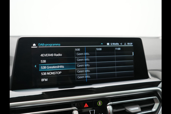 BMW X3 xDrive30e Advantage FACELIFT PHEV 293pk Dealer O.H. | Trekhaak Af Fabriek | Panodak | 360 Camera | Lederen Sportstoelen & Stuur Verwarmd | Apple Carplay | Navigatie | DAB | Virtual Cockpit | Plug In Hybrid |