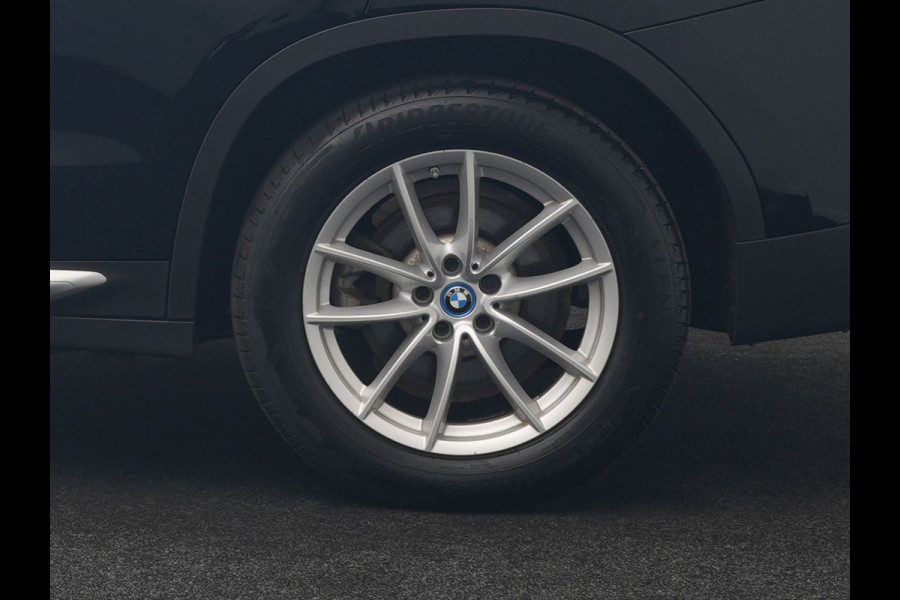 BMW X3 xDrive30e Advantage FACELIFT PHEV 293pk Dealer O.H. | Trekhaak Af Fabriek | Panodak | 360 Camera | Lederen Sportstoelen & Stuur Verwarmd | Apple Carplay | Navigatie | DAB | Virtual Cockpit | Plug In Hybrid |