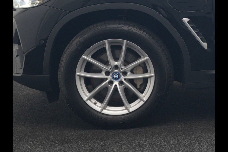 BMW X3 xDrive30e Advantage FACELIFT PHEV 293pk Dealer O.H. | Trekhaak Af Fabriek | Panodak | 360 Camera | Lederen Sportstoelen & Stuur Verwarmd | Apple Carplay | Navigatie | DAB | Virtual Cockpit | Plug In Hybrid |