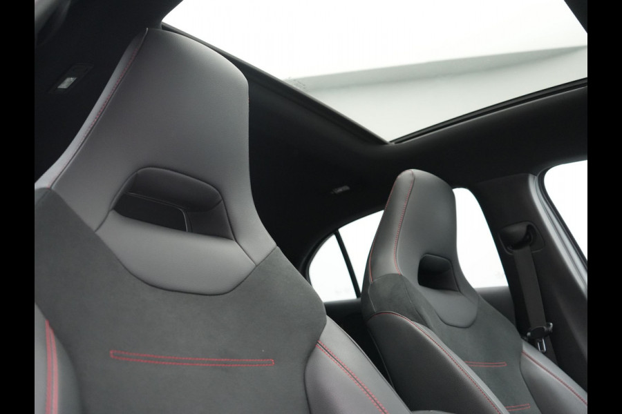 Mercedes-Benz A-Klasse 250 e AMG Line PHEV 218pk FACELIFT Dealer O.H. | Panodak | Multi Beam LED | Camera | Alcantara Sportstoelen Verwarmd | Keyless | Sfeerverlichting | Apple Carplay | Cruise Control | Navigatie | DAB | 19"L.M | Plug In Hybrid