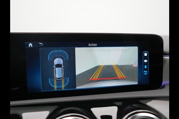 Mercedes-Benz A-Klasse 250 e AMG Line PHEV 218pk FACELIFT Dealer O.H. | Panodak | Multi Beam LED | Camera | Alcantara Sportstoelen Verwarmd | Keyless | Sfeerverlichting | Apple Carplay | Cruise Control | Navigatie | DAB | 19"L.M | Plug In Hybrid