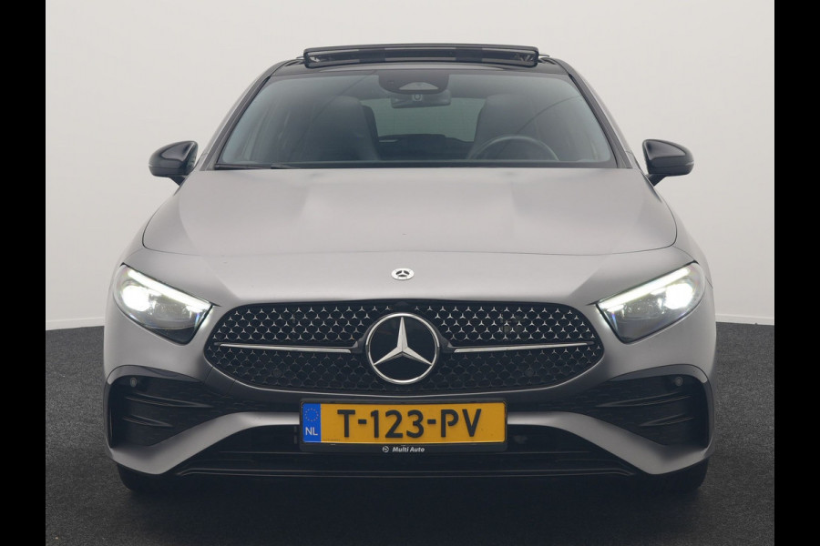 Mercedes-Benz A-Klasse 250 e AMG Line PHEV 218pk FACELIFT Dealer O.H. | Panodak | Multi Beam LED | Camera | Alcantara Sportstoelen Verwarmd | Keyless | Sfeerverlichting | Apple Carplay | Cruise Control | Navigatie | DAB | 19"L.M | Plug In Hybrid