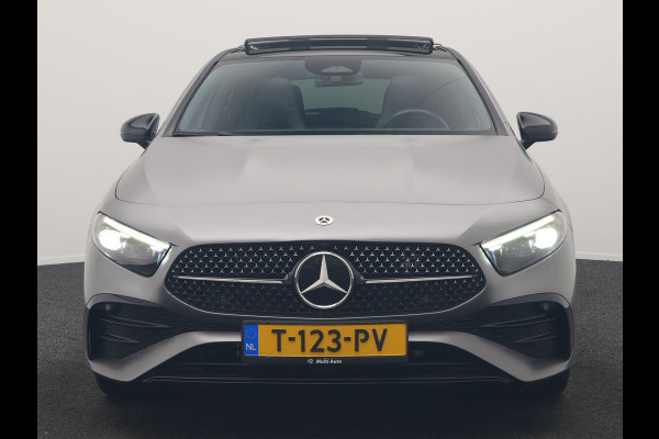 Mercedes-Benz A-Klasse 250 e AMG Line PHEV 218pk FACELIFT Dealer O.H. | Panodak | Multi Beam LED | Camera | Alcantara Sportstoelen Verwarmd | Keyless | Sfeerverlichting | Apple Carplay | Cruise Control | Navigatie | DAB | 19"L.M | Plug In Hybrid