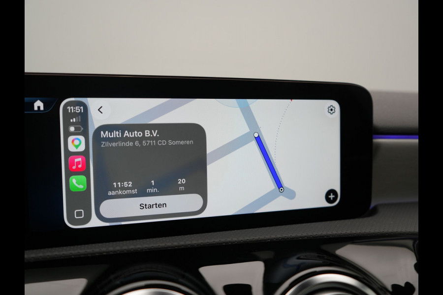 Mercedes-Benz A-Klasse 250 e AMG Line PHEV 218pk FACELIFT Dealer O.H. | Panodak | Multi Beam LED | Camera | Alcantara Sportstoelen Verwarmd | Keyless | Sfeerverlichting | Apple Carplay | Cruise Control | Navigatie | DAB | 19"L.M | Plug In Hybrid