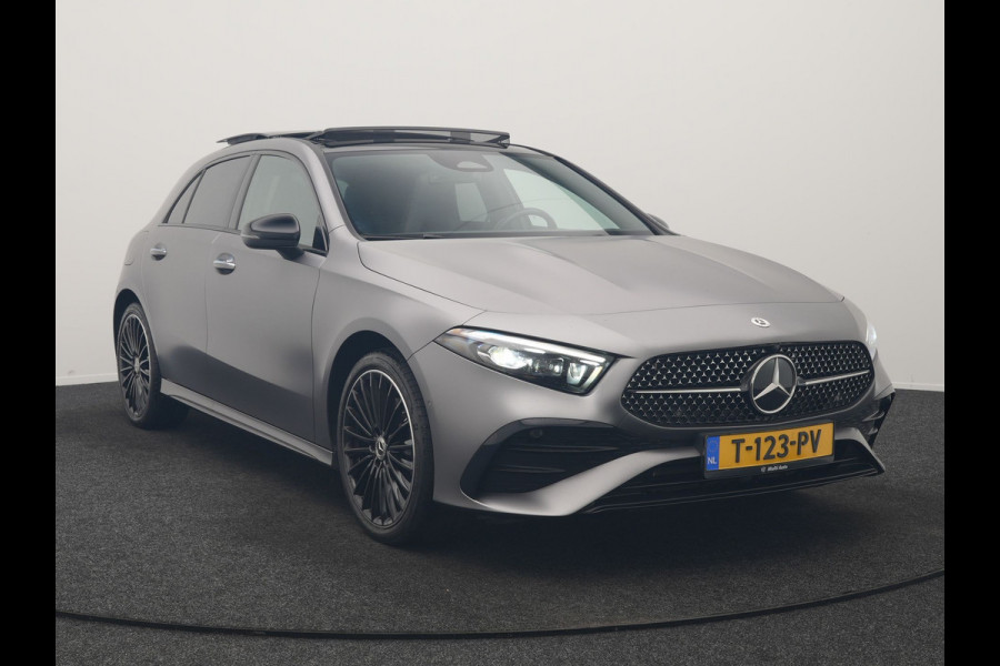 Mercedes-Benz A-Klasse 250 e AMG Line PHEV 218pk FACELIFT Dealer O.H. | Panodak | Multi Beam LED | Camera | Alcantara Sportstoelen Verwarmd | Keyless | Sfeerverlichting | Apple Carplay | Cruise Control | Navigatie | DAB | 19"L.M | Plug In Hybrid