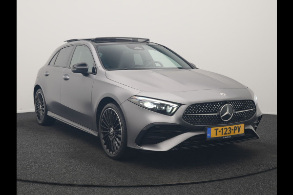 Mercedes-Benz A-Klasse 250 e AMG Line PHEV 218pk FACELIFT Dealer O.H. | Panodak | Multi Beam LED | Camera | Alcantara Sportstoelen Verwarmd | Keyless | Sfeerverlichting | Apple Carplay | Cruise Control | Navigatie | DAB | 19"L.M | Plug In Hybrid