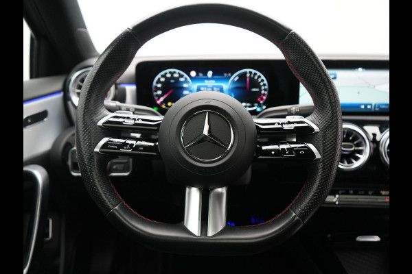 Mercedes-Benz A-Klasse 250 e AMG Line PHEV 218pk FACELIFT Dealer O.H. | Panodak | Multi Beam LED | Camera | Alcantara Sportstoelen Verwarmd | Keyless | Sfeerverlichting | Apple Carplay | Cruise Control | Navigatie | DAB | 19"L.M | Plug In Hybrid