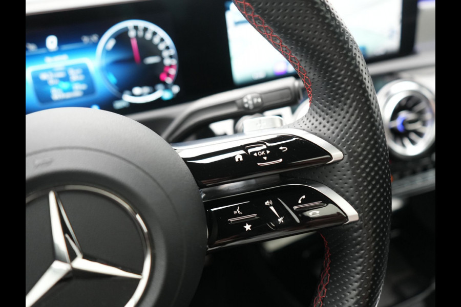 Mercedes-Benz A-Klasse 250 e AMG Line PHEV 218pk FACELIFT Dealer O.H. | Panodak | Multi Beam LED | Camera | Alcantara Sportstoelen Verwarmd | Keyless | Sfeerverlichting | Apple Carplay | Cruise Control | Navigatie | DAB | 19"L.M | Plug In Hybrid