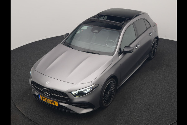 Mercedes-Benz A-Klasse 250 e AMG Line PHEV 218pk FACELIFT Dealer O.H. | Panodak | Multi Beam LED | Camera | Alcantara Sportstoelen Verwarmd | Keyless | Sfeerverlichting | Apple Carplay | Cruise Control | Navigatie | DAB | 19"L.M | Plug In Hybrid