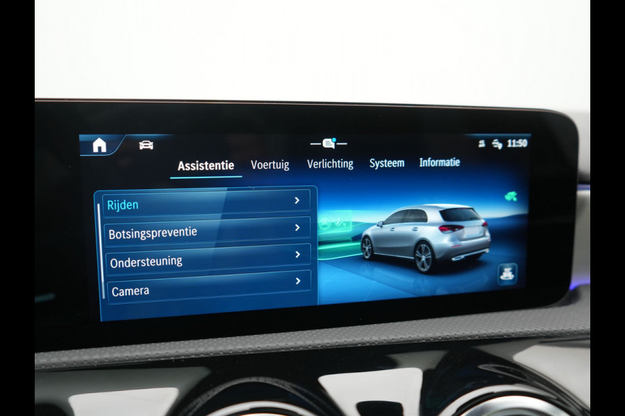 Mercedes-Benz A-Klasse 250 e AMG Line PHEV 218pk FACELIFT Dealer O.H. | Panodak | Multi Beam LED | Camera | Alcantara Sportstoelen Verwarmd | Keyless | Sfeerverlichting | Apple Carplay | Cruise Control | Navigatie | DAB | 19"L.M | Plug In Hybrid