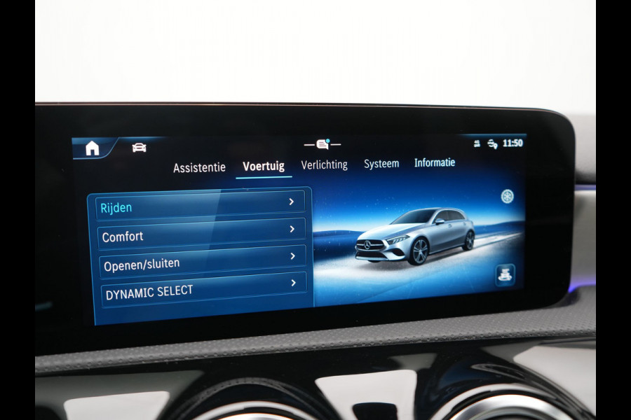 Mercedes-Benz A-Klasse 250 e AMG Line PHEV 218pk FACELIFT Dealer O.H. | Panodak | Multi Beam LED | Camera | Alcantara Sportstoelen Verwarmd | Keyless | Sfeerverlichting | Apple Carplay | Cruise Control | Navigatie | DAB | 19"L.M | Plug In Hybrid