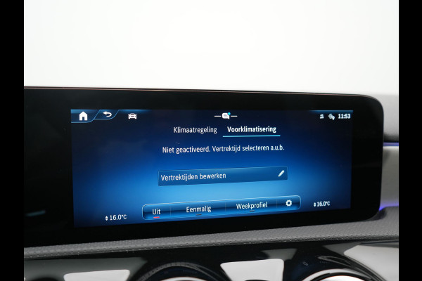 Mercedes-Benz A-Klasse 250 e AMG Line PHEV 218pk FACELIFT Dealer O.H. | Panodak | Multi Beam LED | Camera | Alcantara Sportstoelen Verwarmd | Keyless | Sfeerverlichting | Apple Carplay | Cruise Control | Navigatie | DAB | 19"L.M | Plug In Hybrid