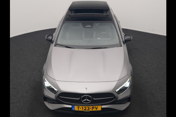 Mercedes-Benz A-Klasse 250 e AMG Line PHEV 218pk FACELIFT Dealer O.H. | Panodak | Multi Beam LED | Camera | Alcantara Sportstoelen Verwarmd | Keyless | Sfeerverlichting | Apple Carplay | Cruise Control | Navigatie | DAB | 19"L.M | Plug In Hybrid