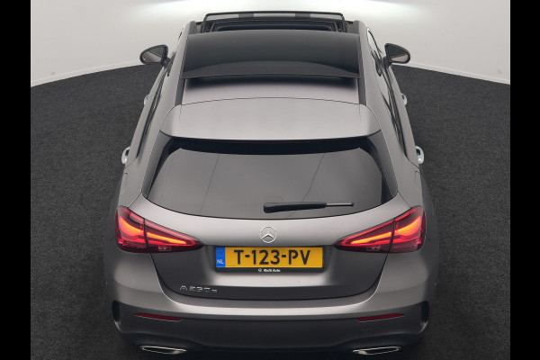 Mercedes-Benz A-Klasse 250 e AMG Line PHEV 218pk FACELIFT Dealer O.H. | Panodak | Multi Beam LED | Camera | Alcantara Sportstoelen Verwarmd | Keyless | Sfeerverlichting | Apple Carplay | Cruise Control | Navigatie | DAB | 19"L.M | Plug In Hybrid