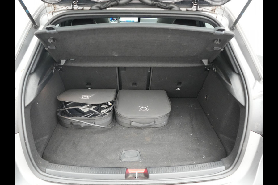 Mercedes-Benz A-Klasse 250 e AMG Line PHEV 218pk FACELIFT Dealer O.H. | Panodak | Multi Beam LED | Camera | Alcantara Sportstoelen Verwarmd | Keyless | Sfeerverlichting | Apple Carplay | Cruise Control | Navigatie | DAB | 19"L.M | Plug In Hybrid