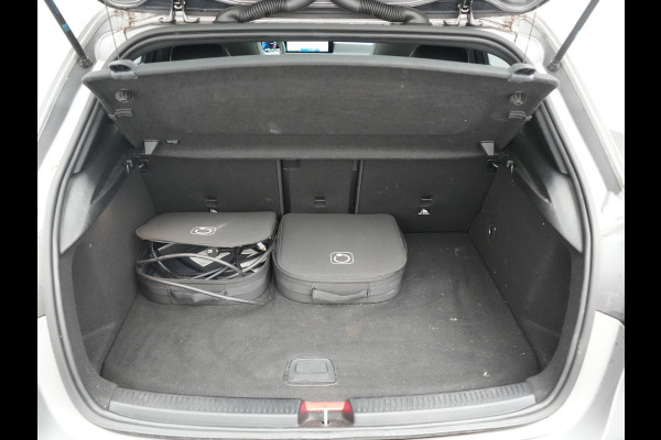 Mercedes-Benz A-Klasse 250 e AMG Line PHEV 218pk FACELIFT Dealer O.H. | Panodak | Multi Beam LED | Camera | Alcantara Sportstoelen Verwarmd | Keyless | Sfeerverlichting | Apple Carplay | Cruise Control | Navigatie | DAB | 19"L.M | Plug In Hybrid