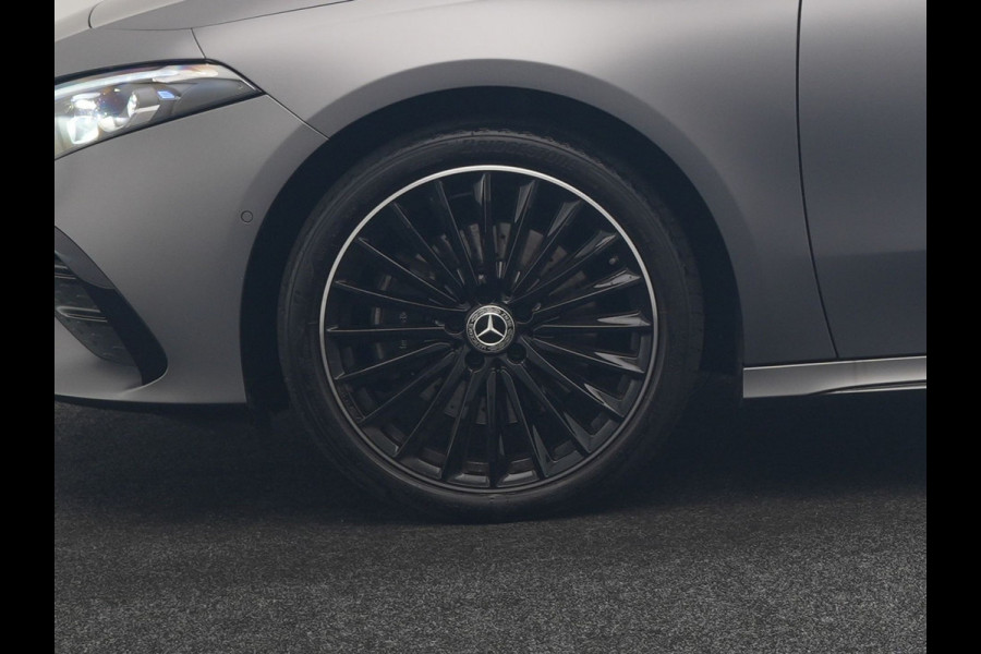 Mercedes-Benz A-Klasse 250 e AMG Line PHEV 218pk FACELIFT Dealer O.H. | Panodak | Multi Beam LED | Camera | Alcantara Sportstoelen Verwarmd | Keyless | Sfeerverlichting | Apple Carplay | Cruise Control | Navigatie | DAB | 19"L.M | Plug In Hybrid