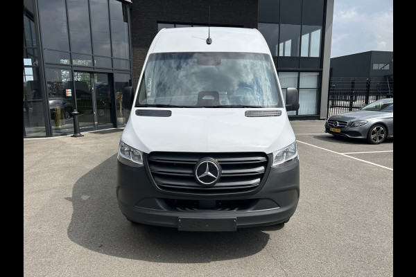 Mercedes-Benz eSprinter 320 L2 H2 Pro 81kWh / Snel laden 115Kw / Trekhaak / MBUX / Navigatie / Camera / Cruise control / Airco / 270 Graden achterdeuren .
