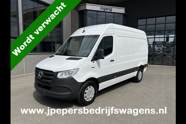 Mercedes-Benz eSprinter 320 L2 H2 Pro 81kWh / Snel laden 115Kw / Trekhaak / MBUX / Navigatie / Camera / Cruise control / Airco / 270 Graden achterdeuren .