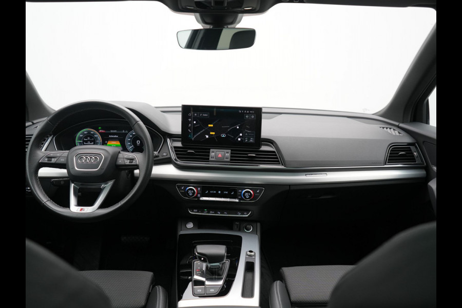 Audi Q5 55 TFSI e 2x S Line PHEV 367pk | Trekhaak Af Fabriek | Panodak | 360 Camera | Lederen Sportstoelen Memory & Verwarmd | Keyless | Blis | Apple Carplay | Cruise Control | Navigatie | DAB | Plug In Hybrid |