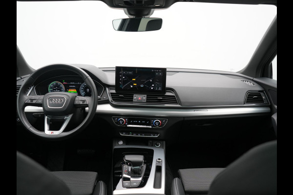 Audi Q5 55 TFSI e 2x S Line PHEV 367pk | Trekhaak Af Fabriek | Panodak | 360 Camera | Lederen Sportstoelen Memory & Verwarmd | Keyless | Blis | Apple Carplay | Cruise Control | Navigatie | DAB | Plug In Hybrid |