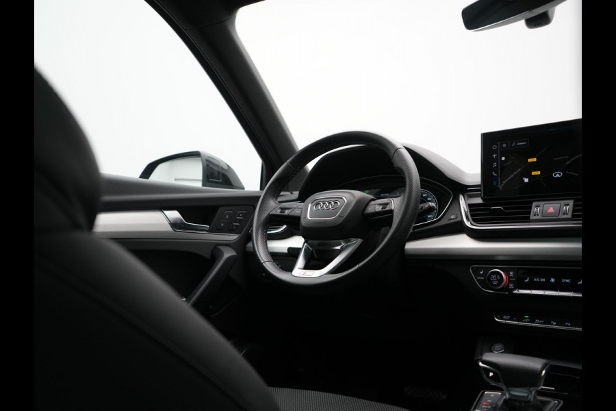Audi Q5 55 TFSI e 2x S Line PHEV 367pk | Trekhaak Af Fabriek | Panodak | 360 Camera | Lederen Sportstoelen Memory & Verwarmd | Keyless | Blis | Apple Carplay | Cruise Control | Navigatie | DAB | Plug In Hybrid |