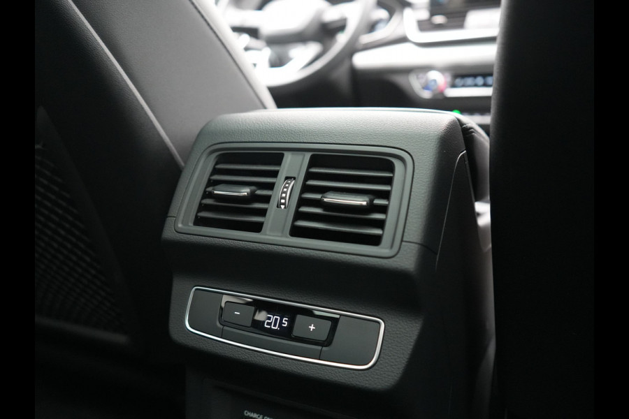 Audi Q5 55 TFSI e 2x S Line PHEV 367pk | Trekhaak Af Fabriek | Panodak | 360 Camera | Lederen Sportstoelen Memory & Verwarmd | Keyless | Blis | Apple Carplay | Cruise Control | Navigatie | DAB | Plug In Hybrid |