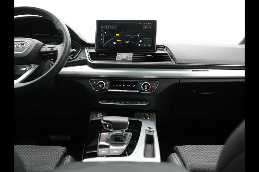 Audi Q5 55 TFSI e 2x S Line PHEV 367pk | Trekhaak Af Fabriek | Panodak | 360 Camera | Lederen Sportstoelen Memory & Verwarmd | Keyless | Blis | Apple Carplay | Cruise Control | Navigatie | DAB | Plug In Hybrid |