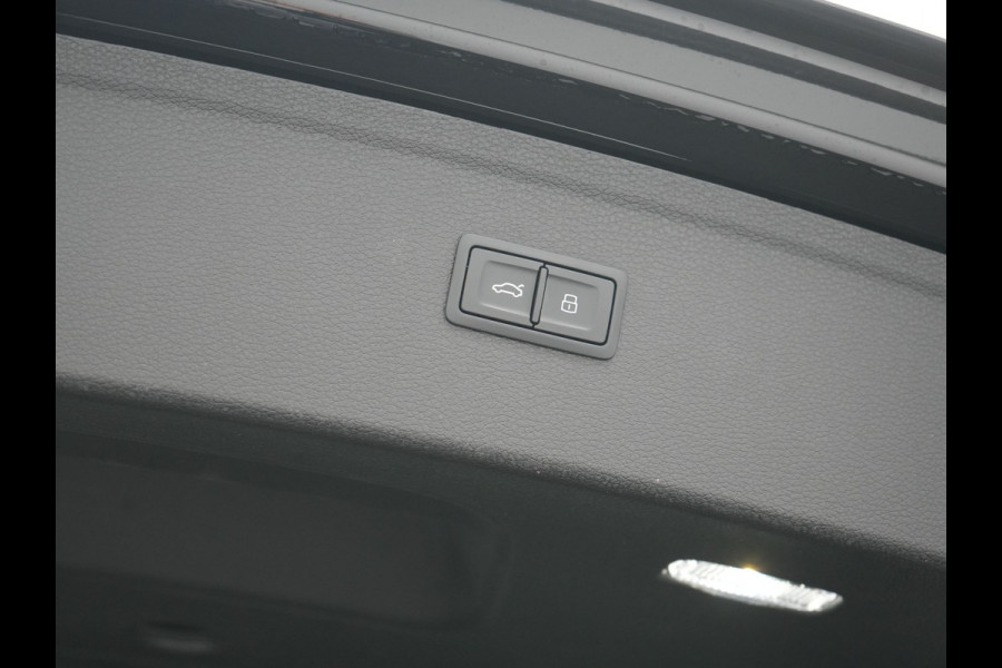 Audi Q5 55 TFSI e 2x S Line PHEV 367pk | Trekhaak Af Fabriek | Panodak | 360 Camera | Lederen Sportstoelen Memory & Verwarmd | Keyless | Blis | Apple Carplay | Cruise Control | Navigatie | DAB | Plug In Hybrid |