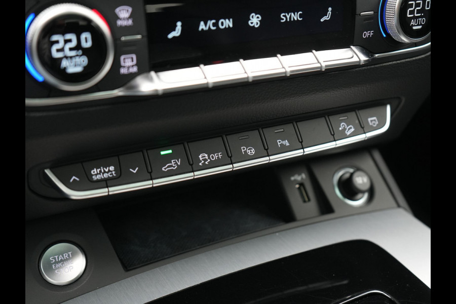 Audi Q5 55 TFSI e 2x S Line PHEV 367pk | Trekhaak Af Fabriek | Panodak | 360 Camera | Lederen Sportstoelen Memory & Verwarmd | Keyless | Blis | Apple Carplay | Cruise Control | Navigatie | DAB | Plug In Hybrid |