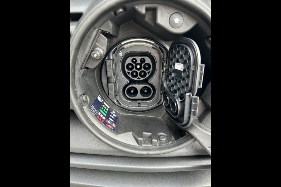 Mercedes-Benz eSprinter 320 L2 H2 Pro 81kWh / Snel laden 115Kw / Trekhaak / MBUX / Navigatie / Camera / Cruise control / Airco / 270 Graden achterdeuren .