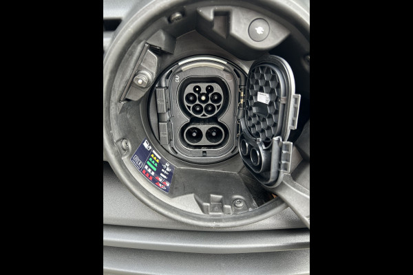 Mercedes-Benz eSprinter 320 L2 H2 Pro 81kWh / Snel laden 115Kw / Trekhaak / MBUX / Navigatie / Camera / Cruise control / Airco / 270 Graden achterdeuren .