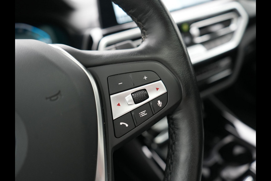 BMW X3 xDrive30e Advantage FACELIFT PHEV 293pk Dealer O.H. | Trekhaak Af Fabriek | Panodak | 360 Camera | Lederen Sportstoelen & Stuur Verwarmd | Apple Carplay | Navigatie | DAB | Virtual Cockpit | Plug In Hybrid |