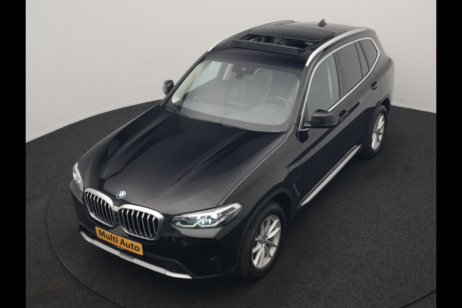 BMW X3 xDrive30e Advantage FACELIFT PHEV 293pk Dealer O.H. | Trekhaak Af Fabriek | Panodak | 360 Camera | Lederen Sportstoelen & Stuur Verwarmd | Apple Carplay | Navigatie | DAB | Virtual Cockpit | Plug In Hybrid |