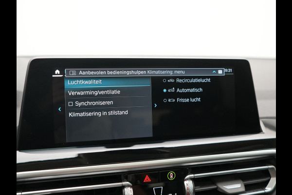 BMW X3 xDrive30e Advantage FACELIFT PHEV 293pk Dealer O.H. | Trekhaak Af Fabriek | Panodak | 360 Camera | Lederen Sportstoelen & Stuur Verwarmd | Apple Carplay | Navigatie | DAB | Virtual Cockpit | Plug In Hybrid |