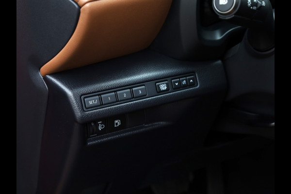 Lexus LBX 1.5 Relax 2WD | Leder | Memory Seat | Dodehoek