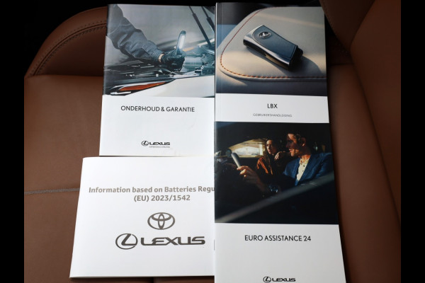 Lexus LBX 1.5 Relax 2WD | Leder | Memory Seat | Dodehoek