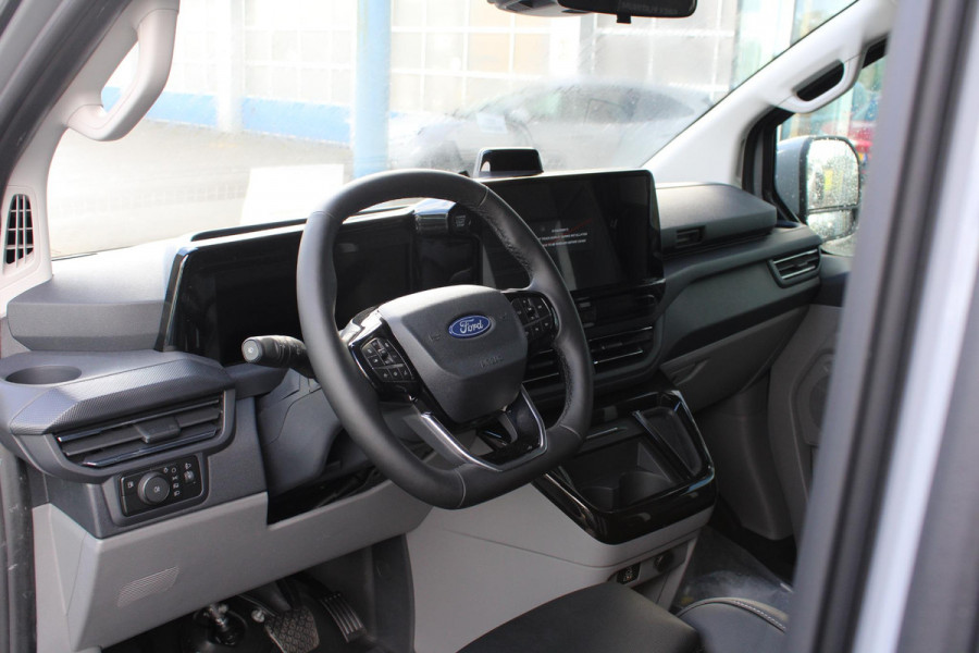 Ford Transit Custom 320 2.5 PHEV L2H1 Grey Platinum DC | Dubbele Cabine | Rijklaar | Dubbele zijschuifdeur | Dual-zone automatische airconditioning | Privacy glass | Groot middenconsole | Trekhaakvoorbereiding | Centrale dubbele vergrendeling | Driver Assistent Pack Ultimate | Verwarmbaar stuurwiel | 2 AGM accus | PHEV 1-fase oplaadkabel 10m | Vehicle Integration System
