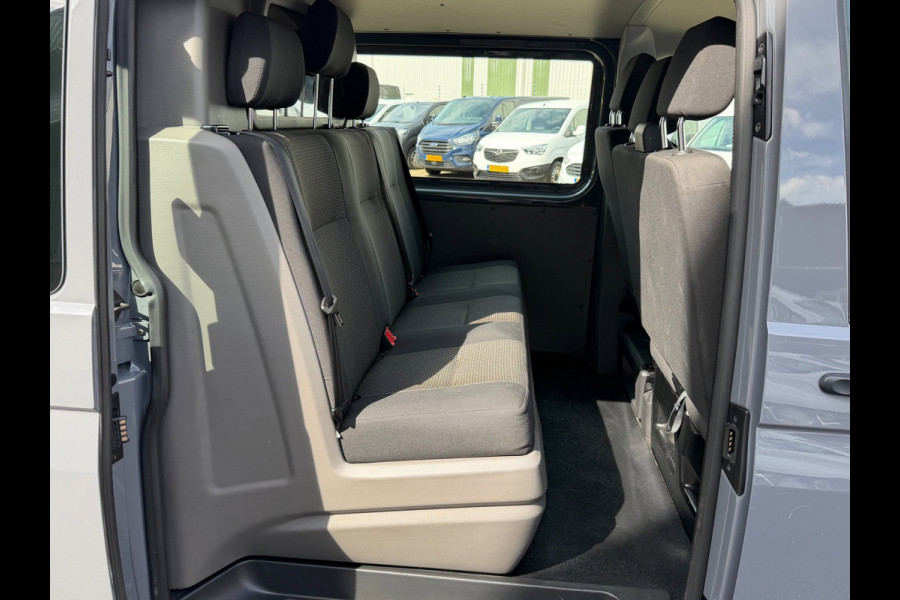 Volkswagen Transporter 2.0 TDI L2H1 30 DC / 6 pers / App connect / Dubbel cabine