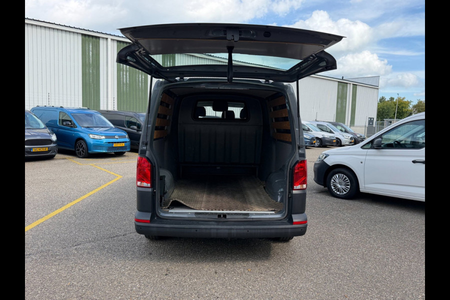 Volkswagen Transporter 2.0 TDI L2H1 30 DC / 6 pers / App connect / Dubbel cabine