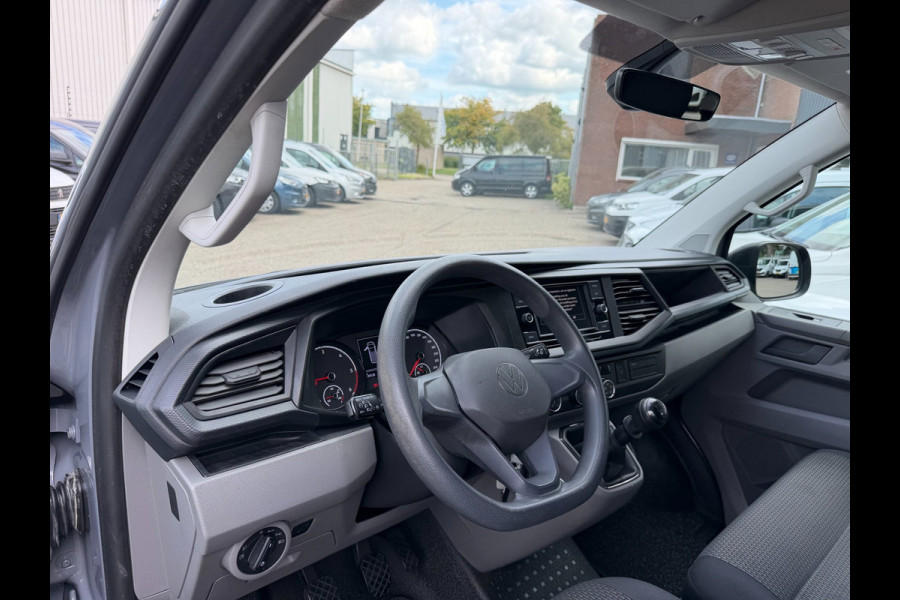 Volkswagen Transporter 2.0 TDI L2H1 30 DC / 6 pers / App connect / Dubbel cabine