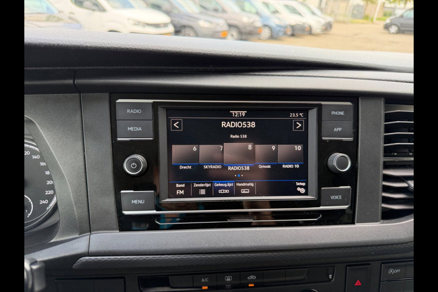 Volkswagen Transporter 2.0 TDI L2H1 30 DC / 6 pers / App connect / Dubbel cabine